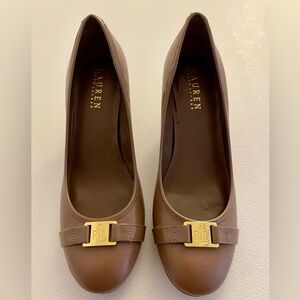 Ralph Lauren size 7.5 M Pumps